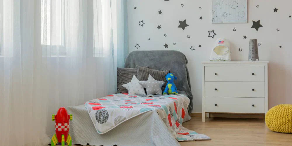 Créer une chambre sur le thème de l’espace : déco, meubles et astuces évolutives